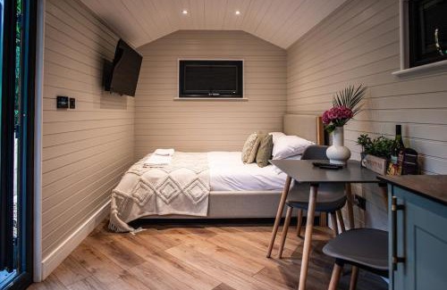 Llangollen House | Newydd Lodge with private hot tub