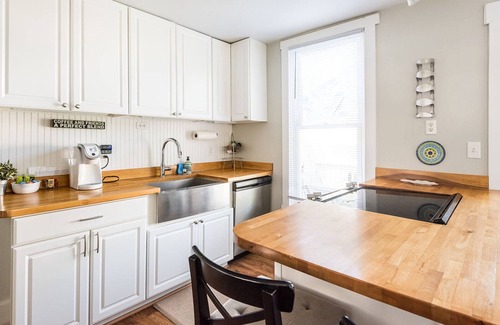 Cape Charles House | Next to the park and 2 blocks to the Beach and restaurants! RIGHT side of Duplex