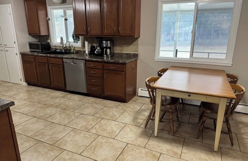 Ashwaubenon House | NFL Draft 2025: Cute Home w/3 Bedrooms, 2.5 Bathrooms, & Hot Tub By Lambeau