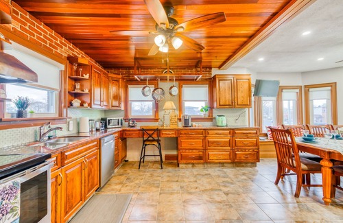 Chippawa Other | Niagara Farmhouse Cottage with Attic & heated Pool