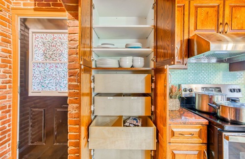 Chippawa Other | Niagara Farmhouse Cottage with Attic & heated Pool
