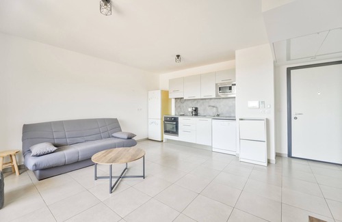 Nice Apartment | Nice 1BR Flat with garden and private parking