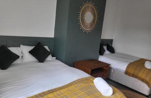 Huddersfield House | Nice 2 bedroom (3 beds) house in Huddersfield