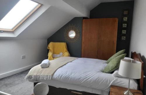 Huddersfield House | Nice 2 bedroom (3 beds) house in Huddersfield