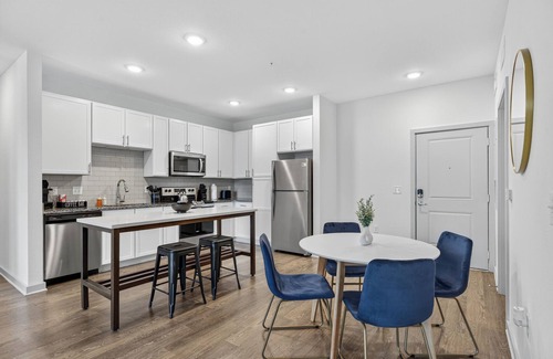 Arlington Apartment | Nice 2 BR Apt/King Bed/Pool/Gym/Clse 2 Beach/Mayo