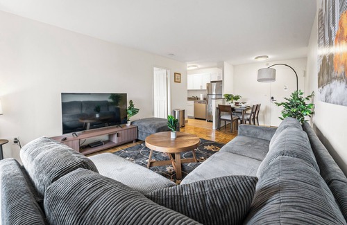 North Brookline Apartment | Nice 2bd/1.5ba Next to BU 1949