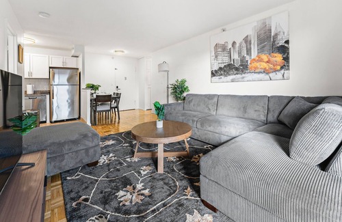 North Brookline Apartment | Nice 2bd/1.5ba Next to BU 1949
