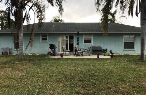 Florida Shores House | Nice 3 bedroom, 2 bath single family vacation home with a 2 car garage.