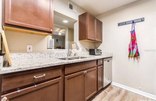 Gainesville Condo | Nice 3-bedroom condo with WiFi, AC Next to UF & Shands Hospital, Gainesville