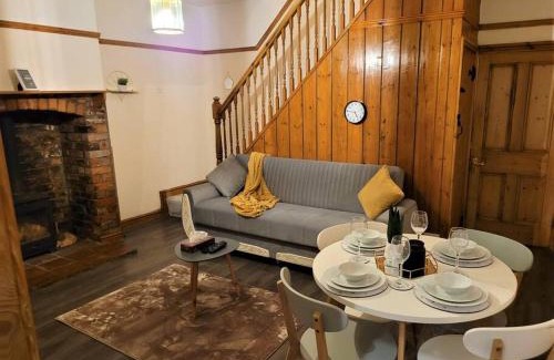Wellington Apartment | Nice 4-bedroom vacation home with indoor fireplace