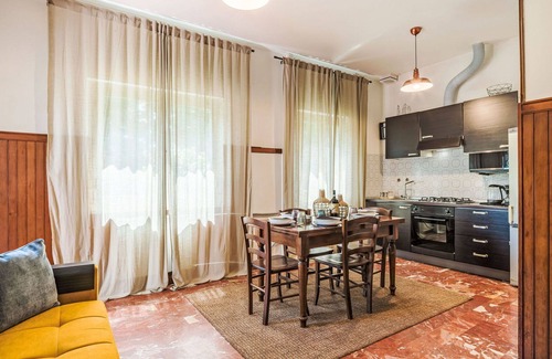 Capanne-Prato-Cinquale Apartment | Nice apartment for 6 people with A/C, WIFI, TV and balcony