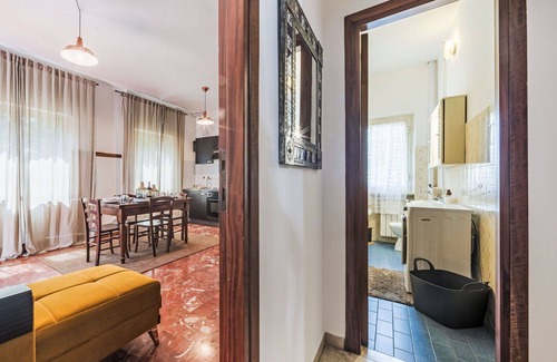 Capanne-Prato-Cinquale Apartment | Nice apartment for 6 people with A/C, WIFI, TV and balcony