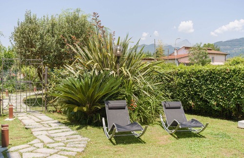 Capanne-Prato-Cinquale Apartment | Nice apartment for 6 people with A/C, WIFI, TV and balcony
