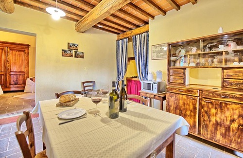Castelnuovo Berardenga Apartment | Nice apartment for 3 guests with pool, WIFI, pets allowed and panoramic view