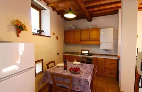 Pieve di Chio Apartment | Nice apartment for 4 guests with private pool, WIFI, TV and pets allowed