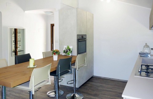 Cologna Spiaggia Villa | Nice apartment in villa with WIFI, pool, hot tub, A/C, TV, patio, pets allowed and panoramic view