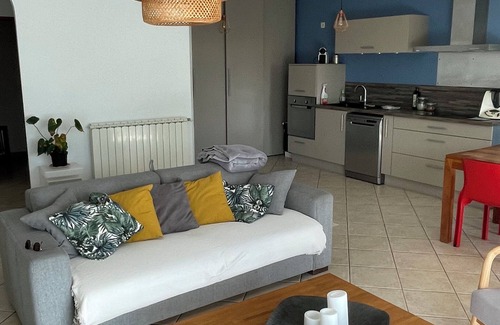 Pernes-les-Fontaines Apartment | Nice apartment at the foot of Mont Ventoux in Pernes les fontaines