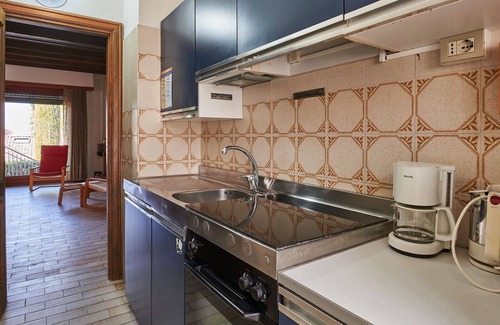 Porto Valtravaglia Apartment | Nice apartment for 5 people with pool, WIFI, TV and balcony