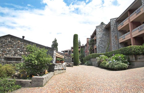 Porto Valtravaglia Apartment | Nice apartment for 3 people with WIFI, pool, TV and terrace