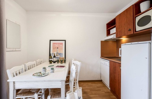 Le Verdon-sur-Mer Apartment | Nice apartment for 8 people with pool, WIFI, TV, terrace and pets allowed