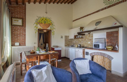 Pieve a Nievole Apartment | Nice apartment for 4 people with pool, WIFI, hot tub, TV, patio and pets allowed