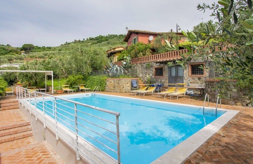 Pieve a Nievole Apartment | Nice apartment for 4 people with pool, WIFI, hot tub, TV, patio and pets allowed