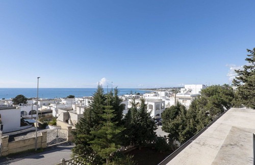 Torre Vado Apartment | Nice apartment for 8 guests with A/C, TV, terrace, pets allowed and parking