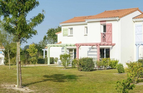 Bourgenay House | Nice apartment in villa for 4 people with hot tub, pool, TV, terrace and pets allowed