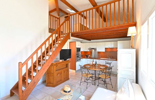 La Rouviere Apartment | Nice apartment for 4 people with WIFI, A/C, pool, TV, patio and parking