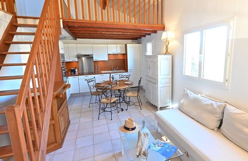La Rouviere Apartment | Nice apartment for 4 people with WIFI, A/C, pool, TV, patio and parking