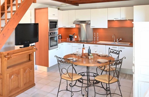 La Rouviere Apartment | Nice apartment for 4 people with WIFI, A/C, pool, TV, patio and parking