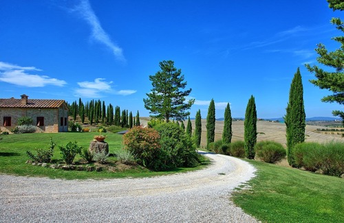 Monteroni d'Arbia Apartment | Nice apartment for 4 guests with WIFI, pool, patio and panoramic view, close to Siena