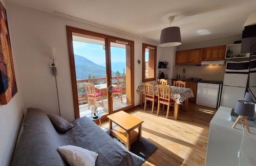 Les Orres Apartment | Nice apartment 6/8 pers in the heart of Les Orres 1800, 42m2, Mountain view, Swimming pool, Jacuzzi