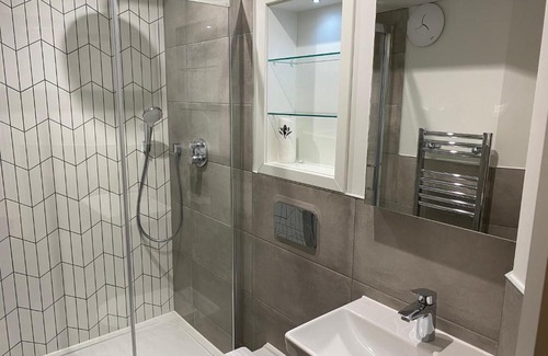 Loxford Apartment | Nice Apartment Close to Ilford Station , NETFLIX AND WI-FI FREE