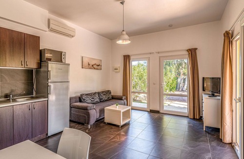 Favone Apartment | Nice apartment for 4 guests with A/C, pool, WIFI, TV, terrace and pets allowed