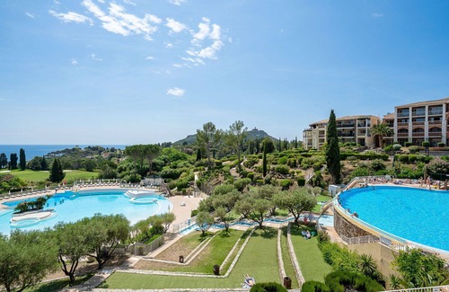 Agay Apartment | Nice apartment for 4 people with WIFI, pool, TV and patio