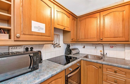 Thirsk Apartment | Nice apartment for 6 guests with hot tub, pool, WIFI and terrace