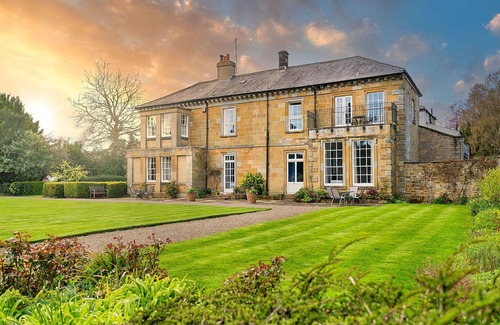 Thirsk Apartment | Nice apartment for 6 guests with hot tub, pool, WIFI and terrace