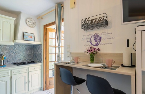 Kerlouan Apartment | Nice apartment for 2 guests with WIFI, TV, patio and pets allowed