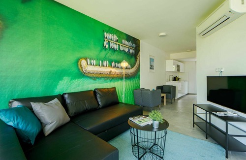 Balatonszemes Apartment | Nice apartment for 4 people with WIFI, pool, A/C, TV, terrace, pets allowed and parking