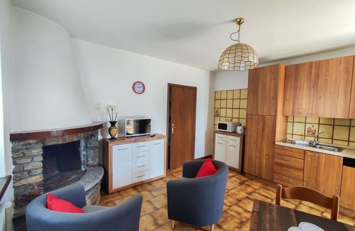 Dongo Apartment | Nice apartment for 2 people with WIFI, pool, hot tub, TV and patio