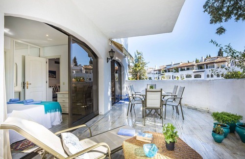 Elviria Apartment | Nice apartment for 4 guests with pool, WIFI, A/C, TV and terrace