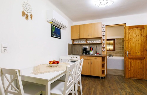 Fonyodliget Apartment | Nice apartment for 4 guests with A/C, WIFI, TV, terrace and pets allowed