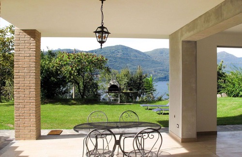 Castelveccana Apartment | Nice apartment for 4 guests with WIFI, TV, patio, pets allowed and parking