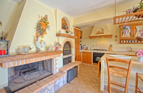 Villa A Sesta Apartment | Nice apartment for 4 people with A/C, WIFI, pool, TV, patio and panoramic view, close to Siena
