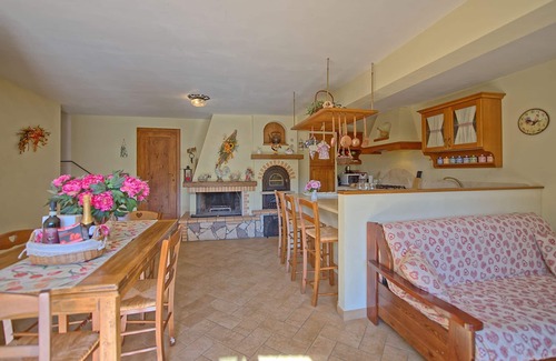 Villa A Sesta Apartment | Nice apartment for 4 people with A/C, WIFI, pool, TV, patio and panoramic view, close to Siena