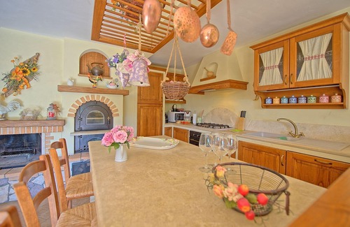 Villa A Sesta Apartment | Nice apartment for 4 people with A/C, WIFI, pool, TV, patio and panoramic view, close to Siena