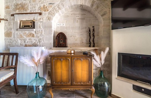 Panormos Apartment | Nice apartment for 4 people with A/C, hot tub, WIFI, TV and patio