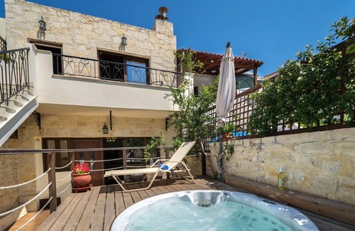 Panormos Apartment | Nice apartment for 4 people with A/C, hot tub, WIFI, TV and patio