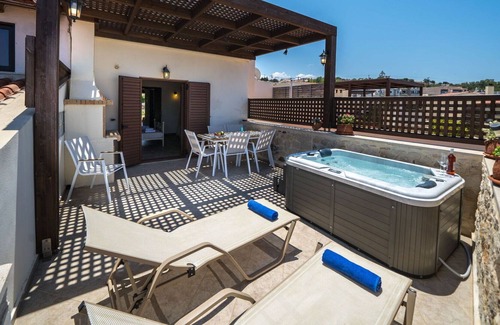 Panormos Apartment | Nice apartment for 4 people with A/C, WIFI, hot tub, TV and terrace